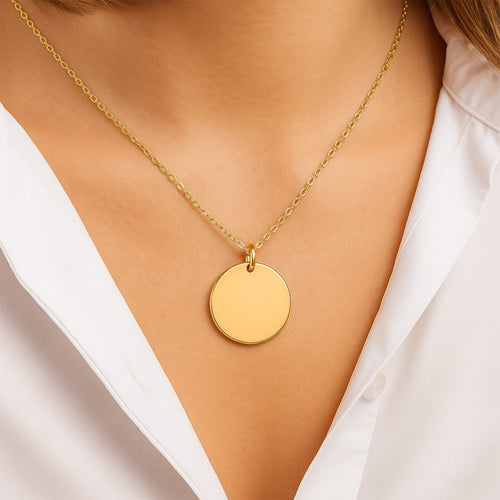 Collier personnalisé PAWLIA finition or — photographie officielle OwnPrint, pendentif vierge porté
